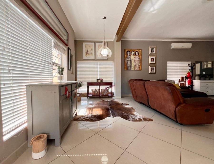 4 Bedroom Property for Sale in Myburgh Park Western Cape